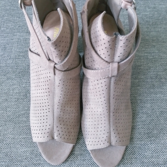 Madden NYC Ankle Boots - Picture 3 of 8